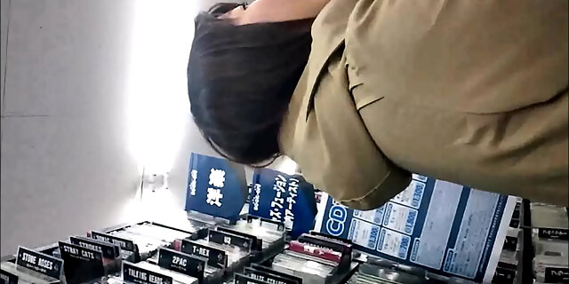 男がいようが関係なし！パンツが見たい！