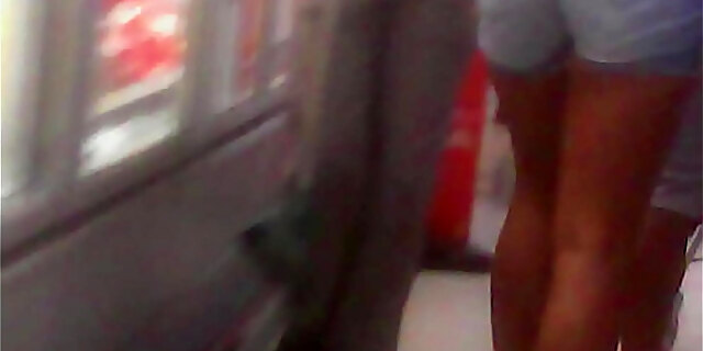 Bundinha Gostosa Mordendo