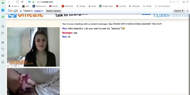 Ragazza Ride Vedendo Lo Scherzo Della Banana Con Cazzo Curvo Omegle