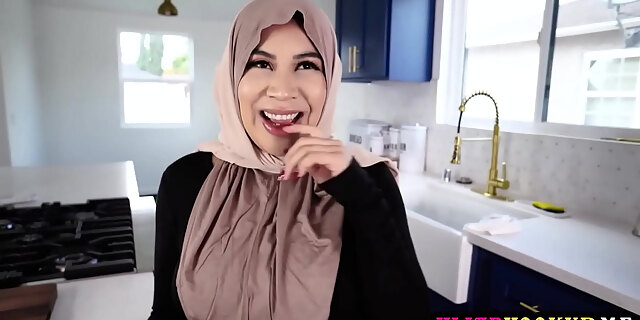 Hijabhookup.me - Arab Hijab Girlfriend Tokyo Lynn Wanted A No Nut November But It Didnt Work