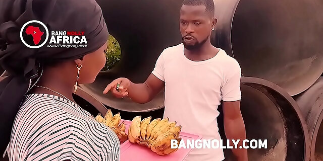 A Lady Who Sales Banana  Got  Fucked By A Buyer -while Teaching Him On How To Eat The Banana