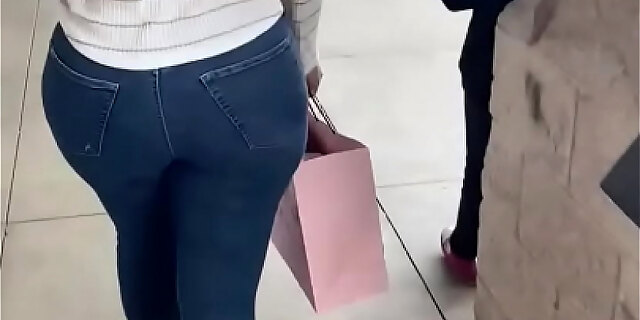 Pawg In Tight Jeans