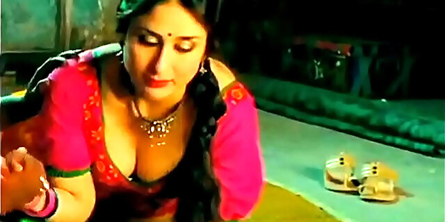 Kareena Kapoor Big Juicy Boobs Pressed