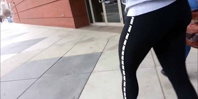 Plump Fat White Girl Ass In Tights!!! (major Nut Drainer!!!)