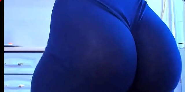 The Best Bubble Butt Camgirl In Yoga Pants - 18camgirl.com