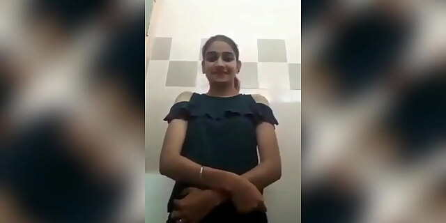 देसी लड़की से वीडियो कॉल में बात करने के लिए वीडियो देखें