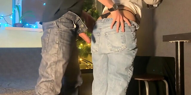 Couldnt Stand It And Fucked A Beauty In Jeans At The Christmas Tree