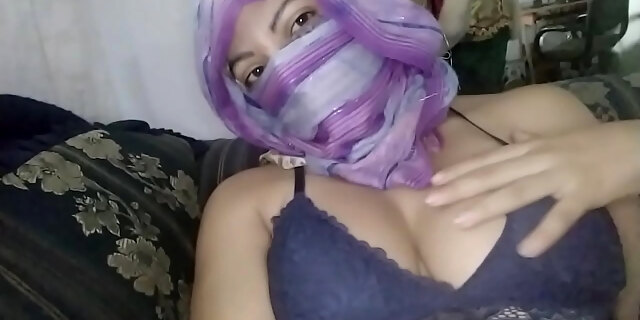 Amateur Arab الجنس زوجة In Hijab Squirting And Playing With Pussy To Orgasm Hard