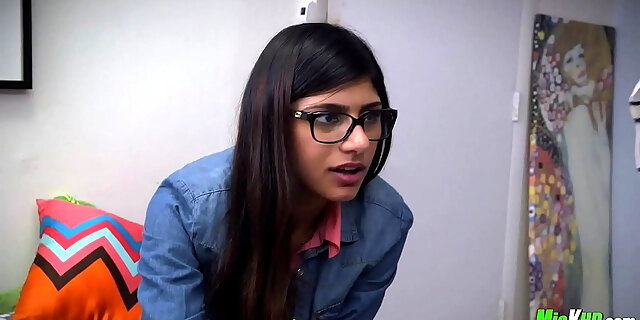 Mia Khalifa Blowjob Lessons