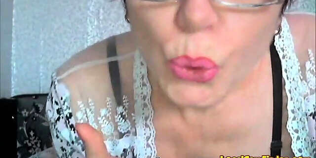 Sexy Mature In Glasses Webcam