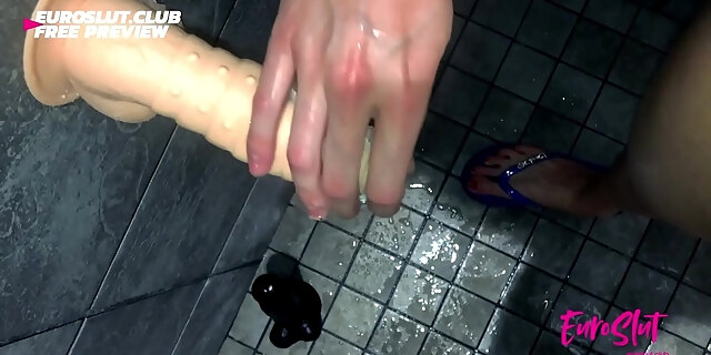 Public Big Clit Masturbation In The Gym Locker Room Shower [euroslut.club]