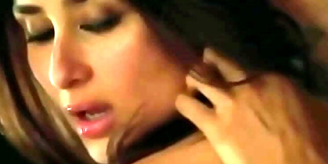 Heroine Kareena Uncensored Hot Scenes