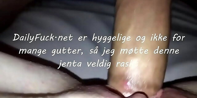 Het Norsk Blond Jente Registrerer En Sextape