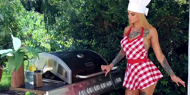 Bonnie Rotten - Bbq Boning