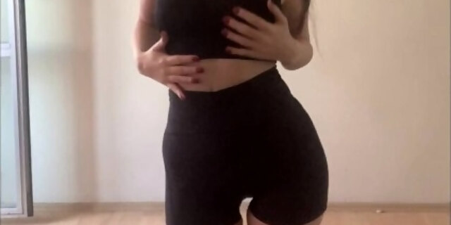 Türk Kızı Striptiz Yaparak Soyunuyor. Turkish Girl Doing Striptease And Takes Off Her Clothes